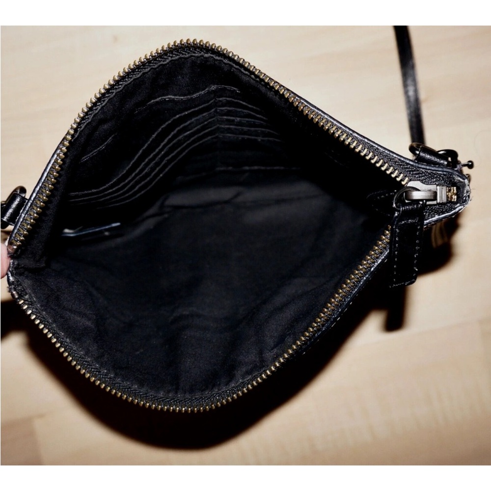 GAP Small Black & Gray PYTHON PRINT Textured Leather Slim
Crossbody NWOT - Picture 2 of 13